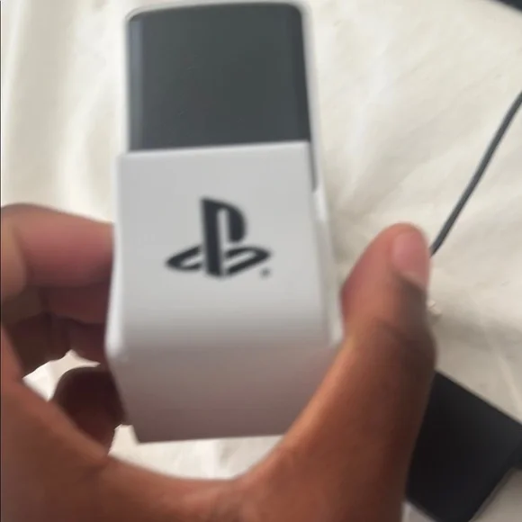 Futuristic Black and Gray VR Headset - Picture 2 of 4